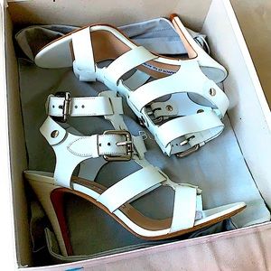 MANOLO BLAHNIK Oceailono Sandals